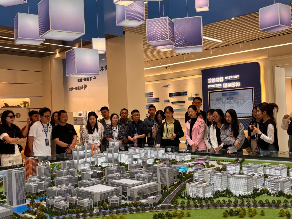 参观浙江大学杭州国际科创中心2.jpg